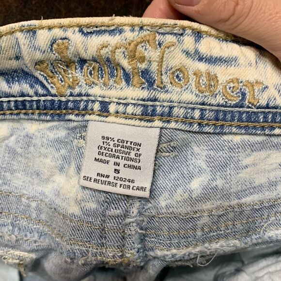 3for$20 tie dye jeans shorts size 5 distressed - Picture 4 of 4